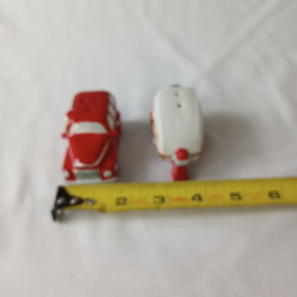 NWT Ceramic Red Vehicle & Camping Trailer Salt & Pepper Set- - Picture 11 of 13